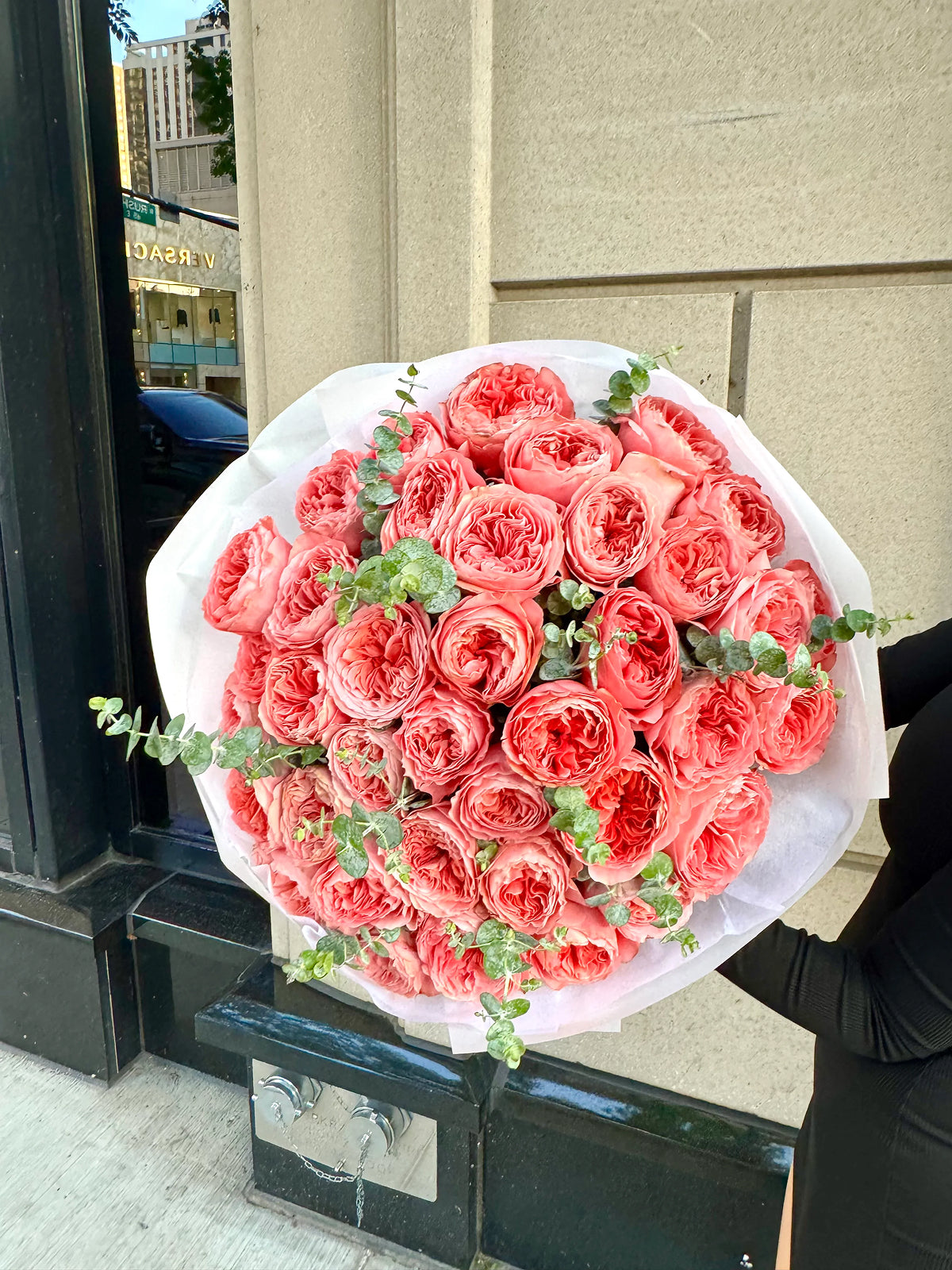 X-pression roses rose arrangement by Gold Coast Flowers in Chicago