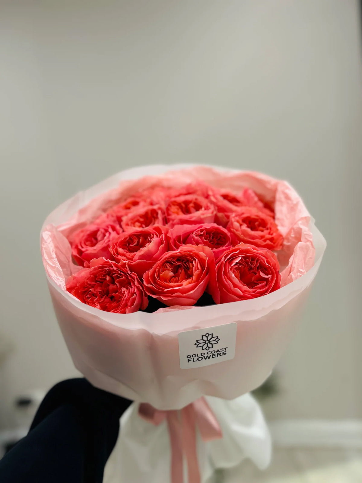 A dozen of garden roses rose arrangement by Gold Coast Flowers in Chicago